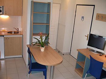 Sejours & Affaires Ferrand Park Republique Aparthotel 2*